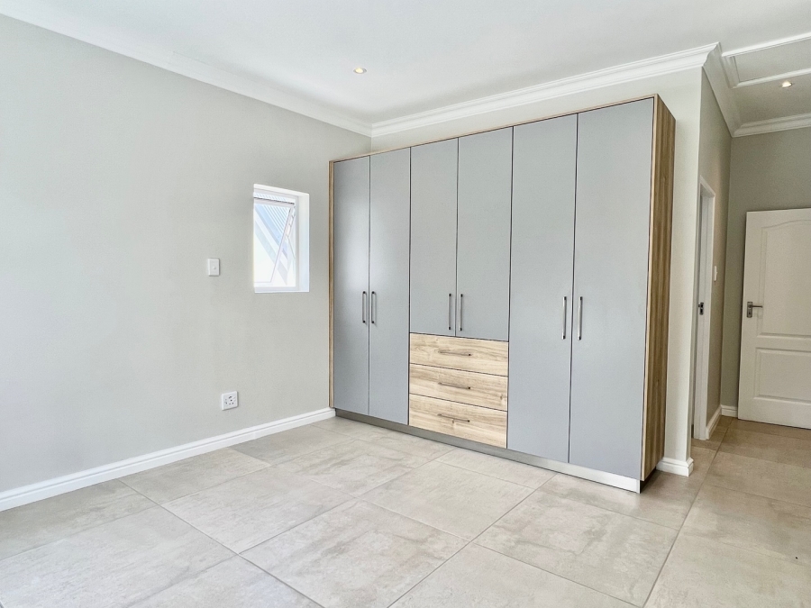 5 Bedroom Property for Sale in Heather Park Western Cape